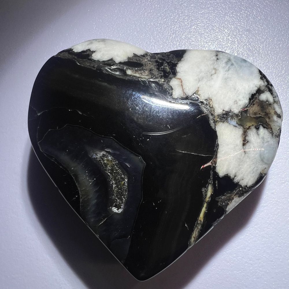 Black Cherry Agate Crystal Heart Carving - Picture 5 of 9